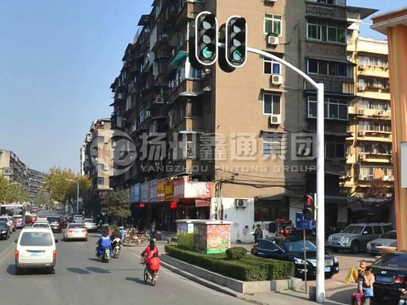 XHDG-046，單挑彎臂信號燈桿